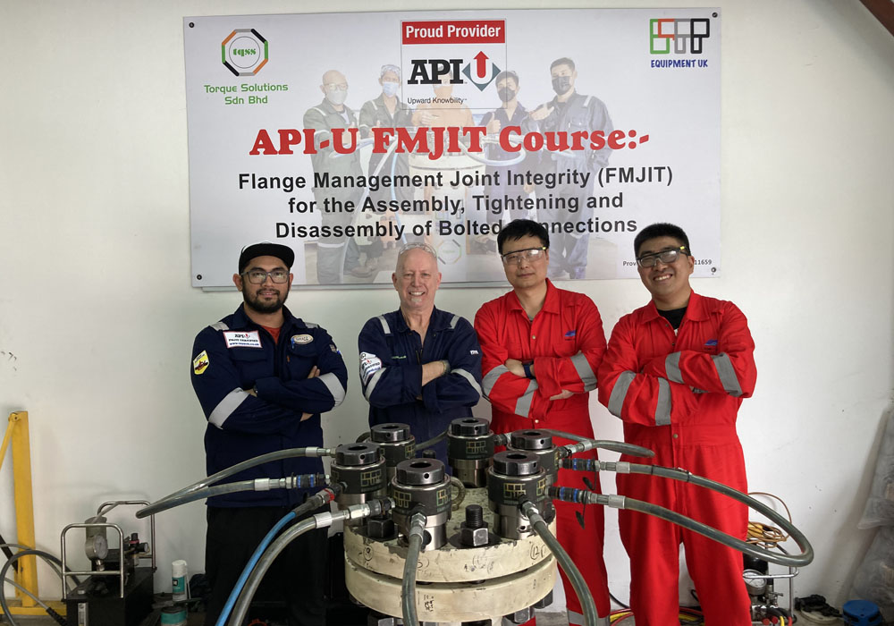 伟德国际1946参加API-U Flange Management Joint Integrity (FMJIT) 在马来西亚的课程