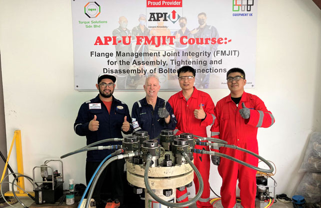 伟德国际1946参加API-U Flange Management Joint Integrity (FMJIT) 在马来西亚的课程